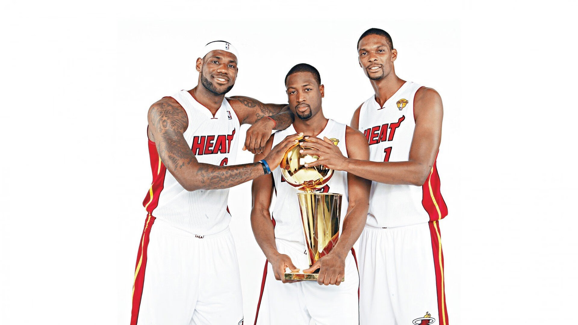 开云下载-C罗被拍与老友骑行街头，健康生活方式被粉丝模仿